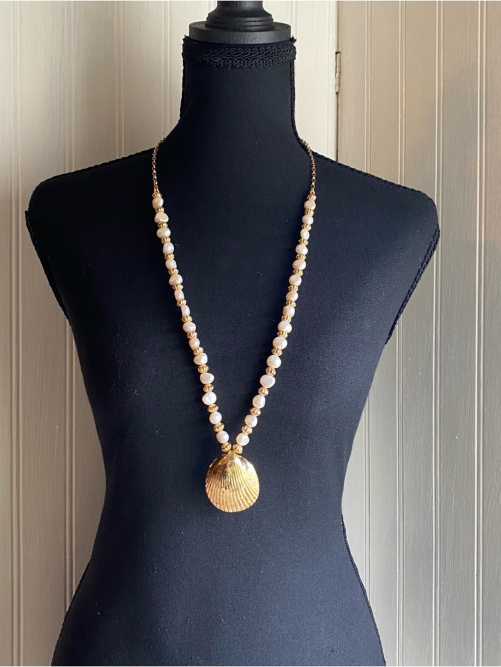Talbots Gold Shell Pendant with Freshwater Pearl & Gold tone Beads Necklace